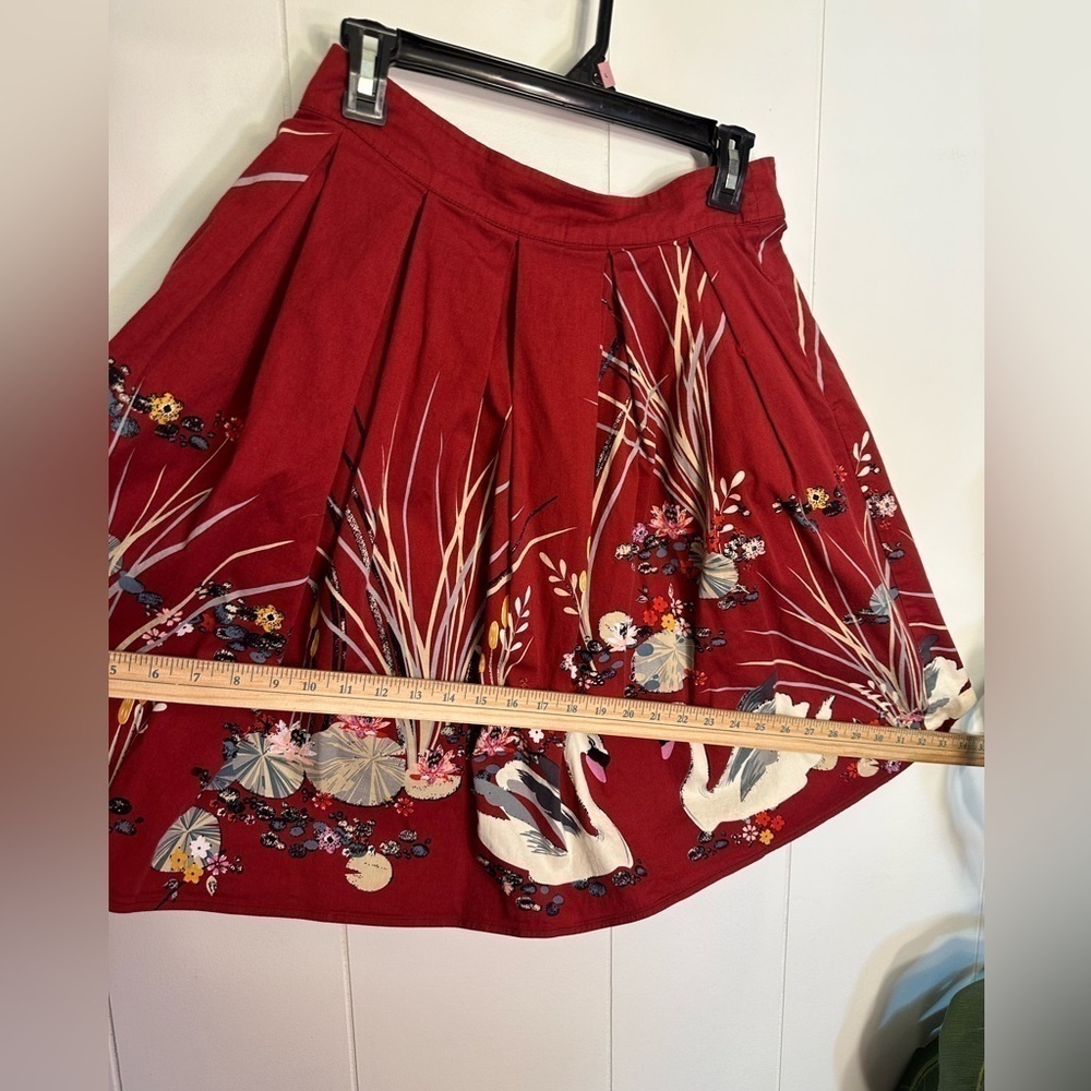 Burgundy Women’s Swan Skirt Size Small - Picture 8 of 10